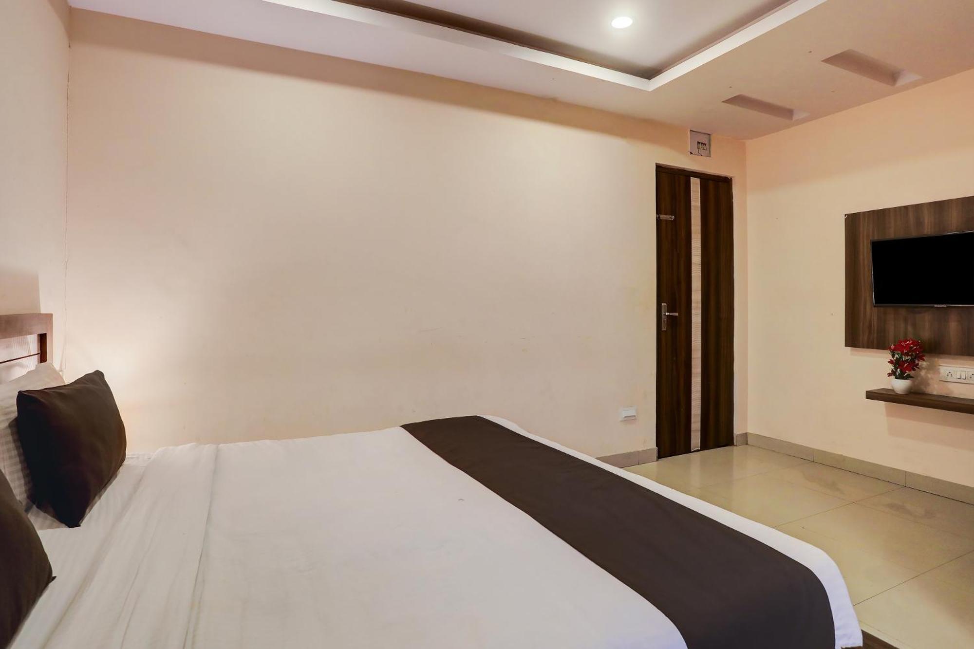 Super Hotel O Vaishnavi Inn Хайдарабад Экстерьер фото