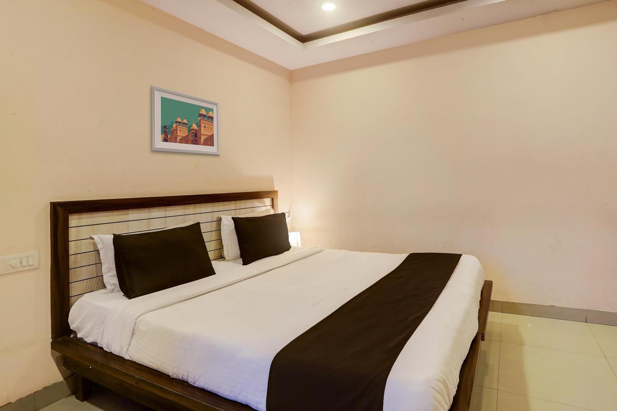 Super Hotel O Vaishnavi Inn Хайдарабад Экстерьер фото