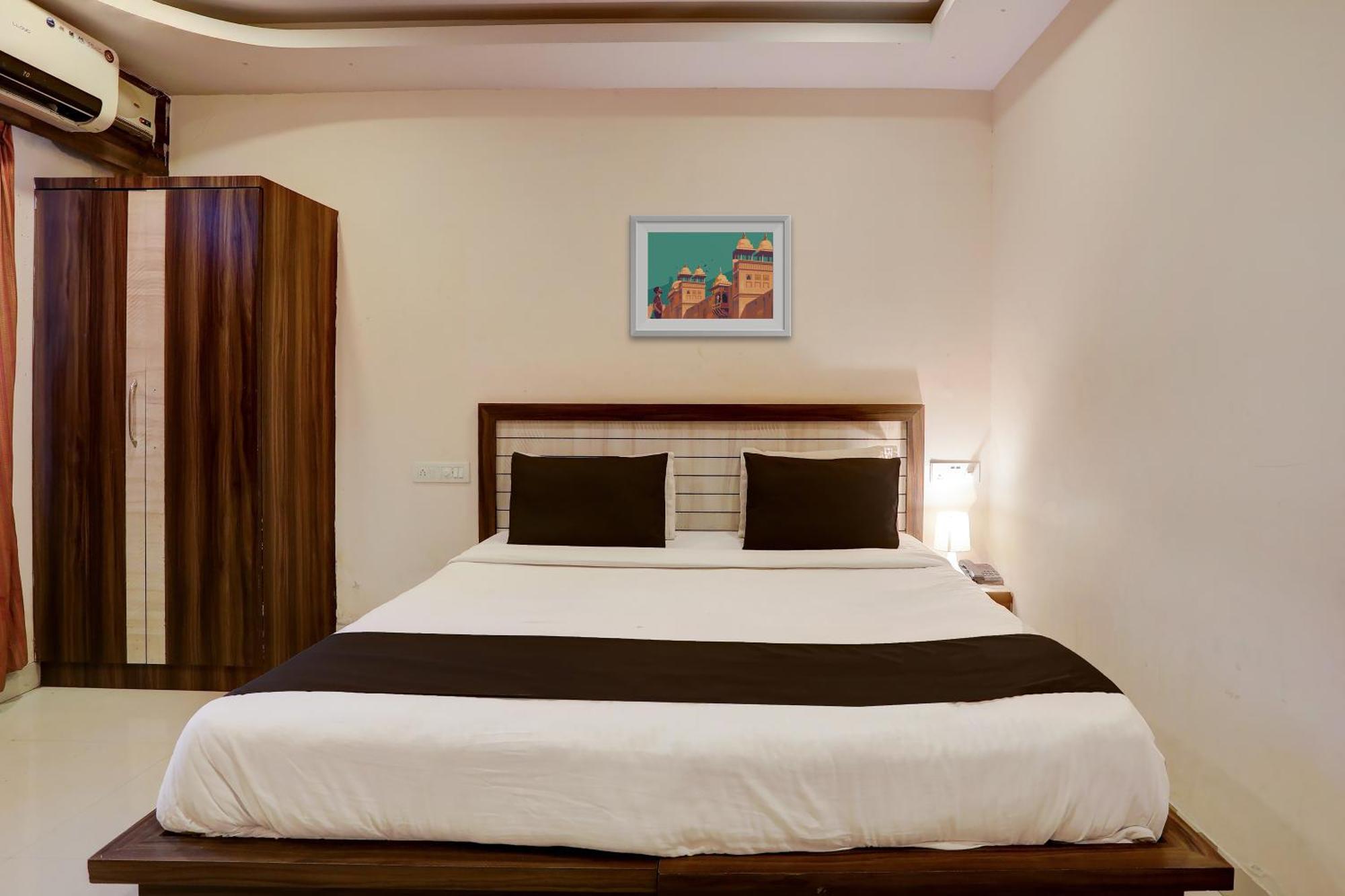 Super Hotel O Vaishnavi Inn Хайдарабад Экстерьер фото